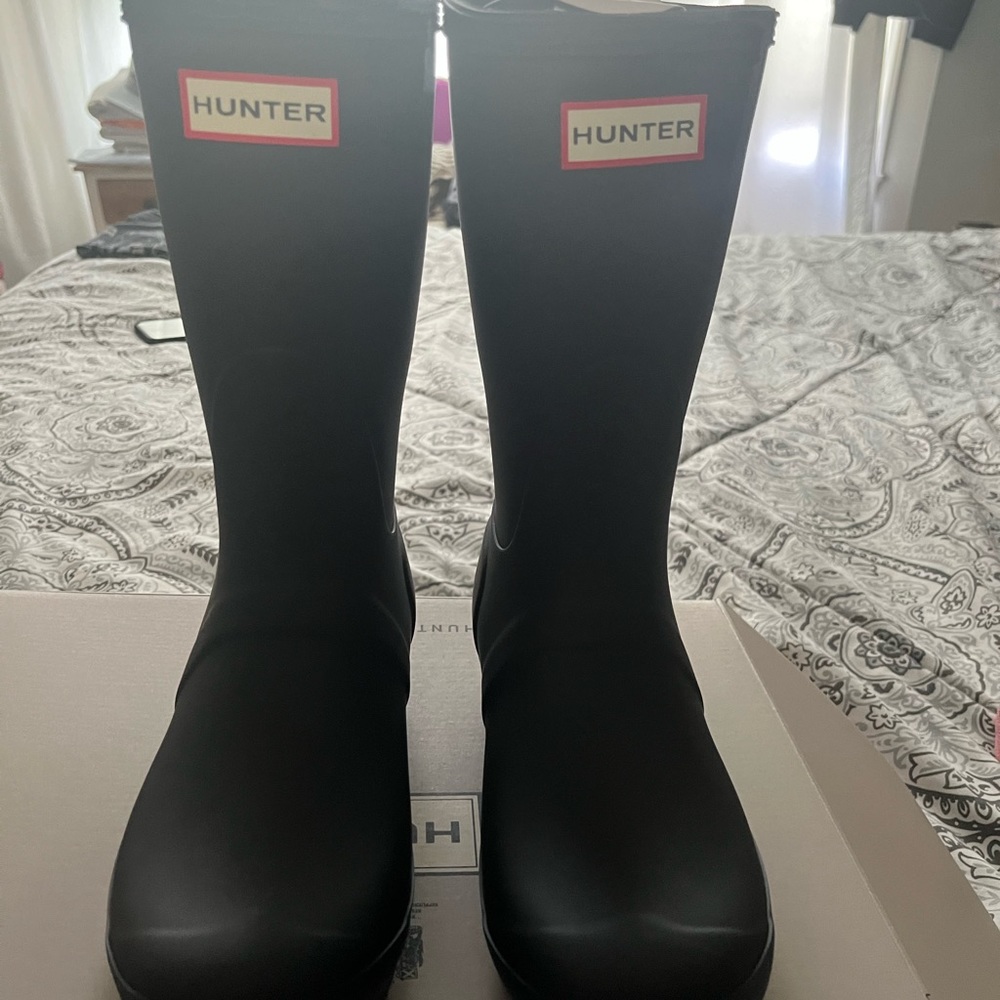 Authentic Women’s hunter rain boots size 8.